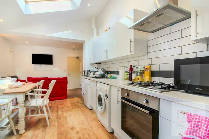 4 Bedroom Terraced House To Rent In £pppw Warwick Street, Lenton, Nottingham, NG7