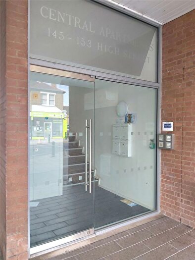 1 Bedroom Flat For Sale In High Road, Rayleigh, Essex, SS6