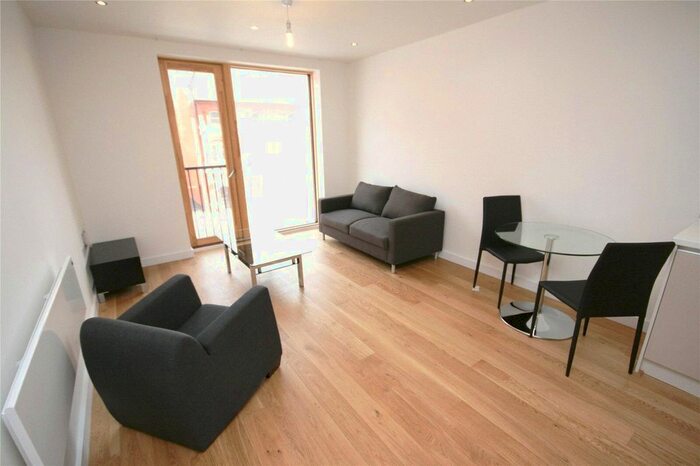 1 Bedroom Flat To Rent In Chapel Street, Salford, M3