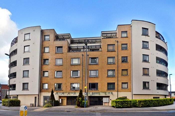 2 Bedroom Flat To Rent In Stanley Road, Woking, GU21