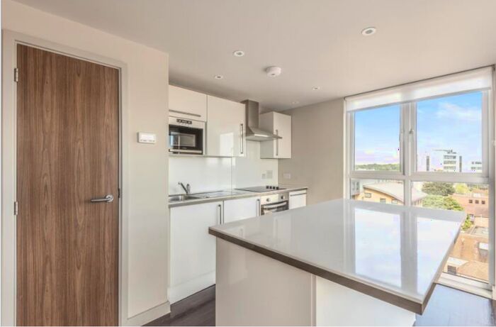 1 Bedroom Apartment To Rent In High Street, RG12