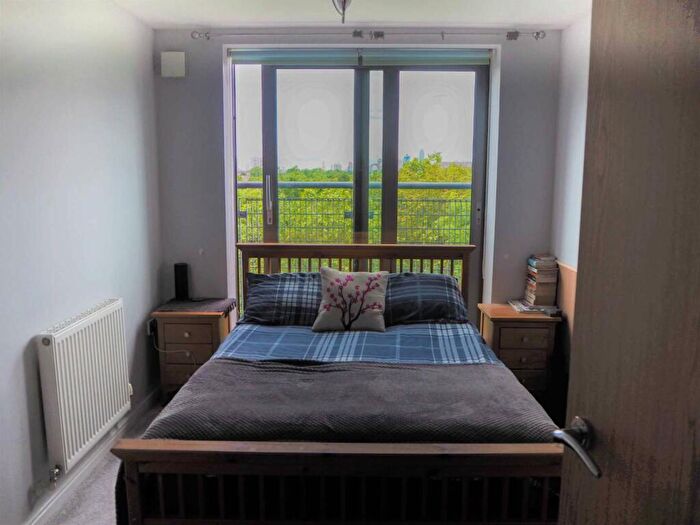 2 Bedroom Flat To Rent In Galleria Court, Peckham, London, SE15