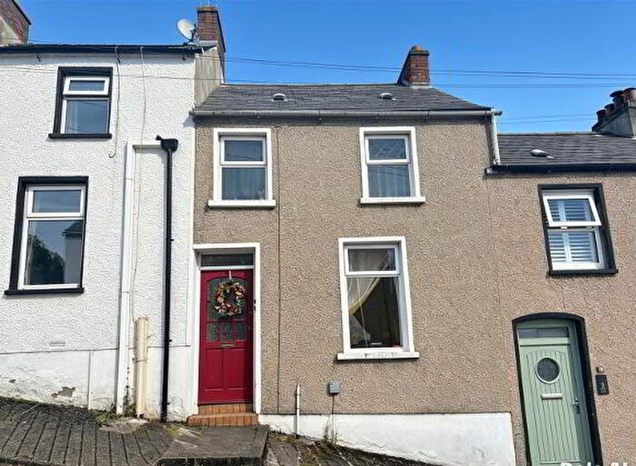 3 Bedroom Mid Terraced House For Sale In Clifton Street, Derry, BT47