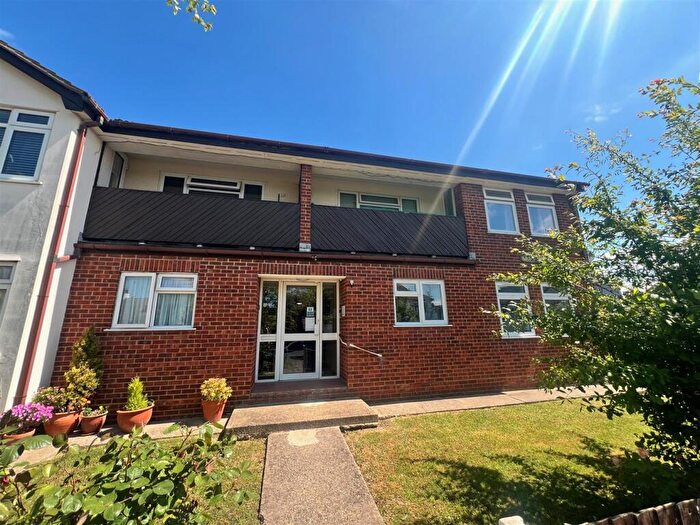2 Bedroom Flat To Rent In Cedar Lodge, Herschell Road, Leigh On Sea, SS9