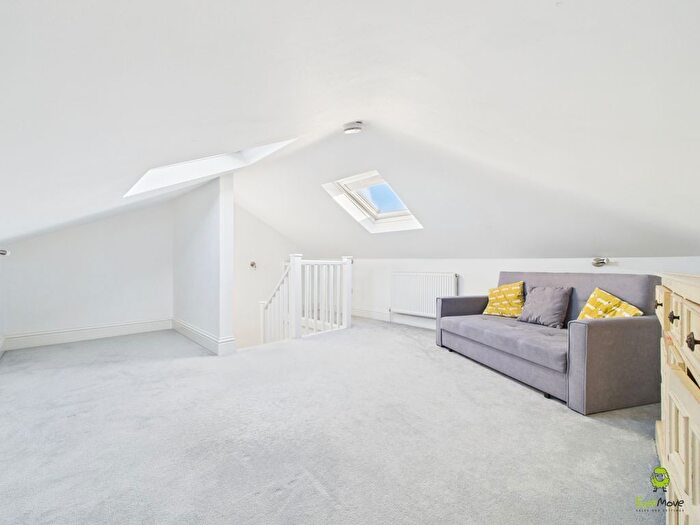 3 Bedroom Flat For Sale In Crook Log House, Crook Log, Bexleyheath, Kent, DA6