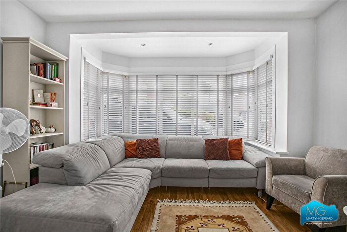 4 Bedroom Semi-Detached House To Rent In Ashurst Road, Barnet, London, EN4