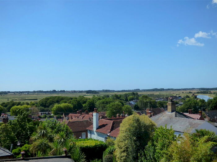3 Bedroom Terraced House To Rent In Orchard Place, Arundel, BN18
