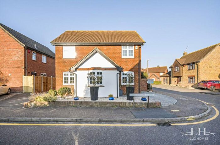 3 Bedroom Detached House For Sale In Petresfield Way, West Horndon, CM13