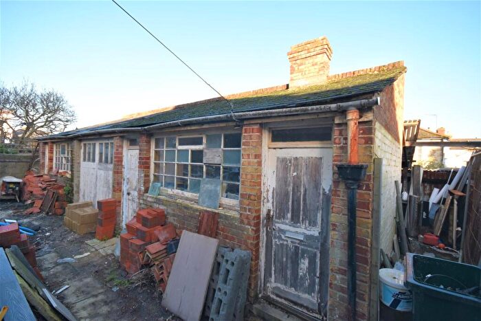 2 Bedroom Bungalow For Sale In Madeira Road, Seaview, PO34