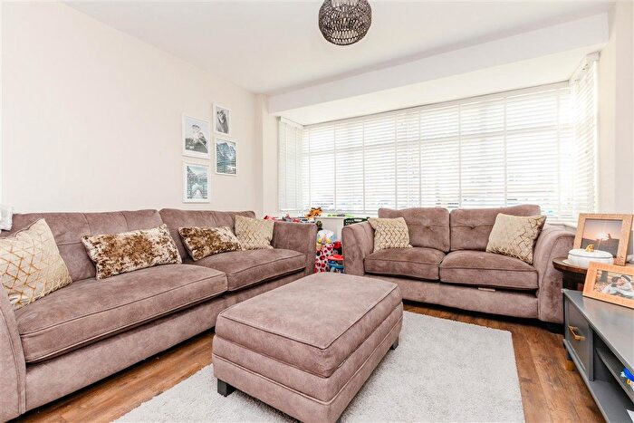 3 Bedroom Detached House For Sale In Raeburn Road, Sidcup, Kent, DA15