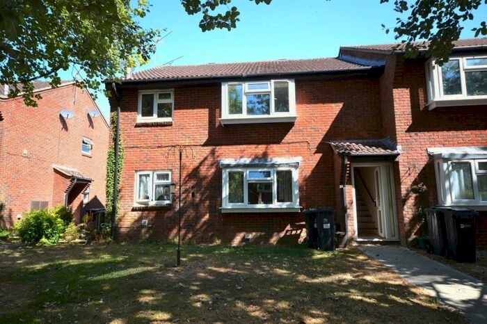 2 Bedroom Flat To Rent In Sixpenny Handley, SP5