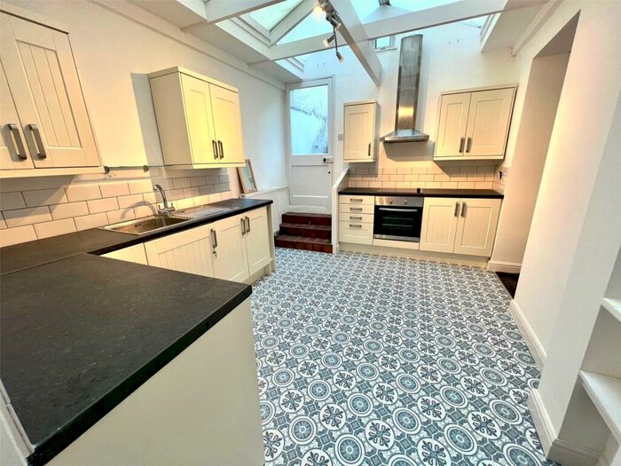 2 Bedroom Flat To Rent In Wellington Crescent, Ramsgate, Kent, CT11