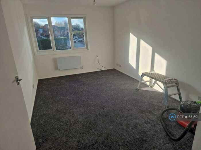 1 Bedroom Flat To Rent In Clay Hill, Two Mile Ash, Milton Keynes, MK8