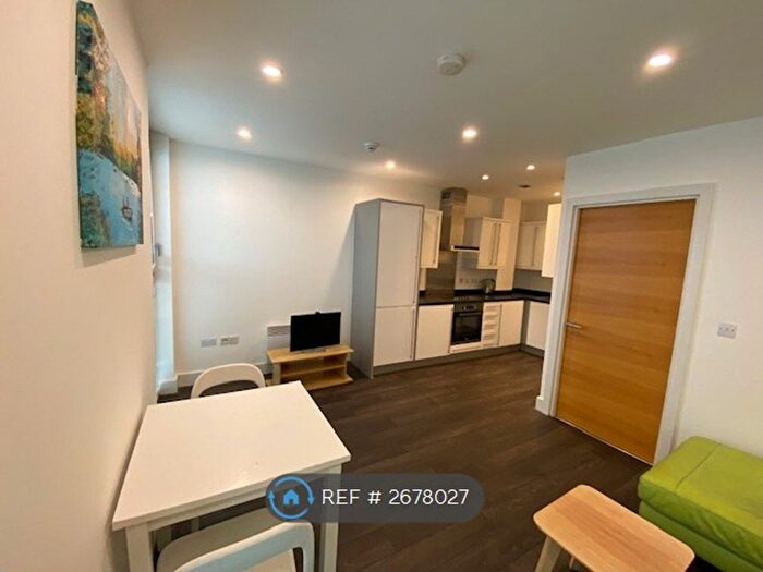 3 Bedroom Maisonette To Rent In Rumford Place, Liverpool, L3