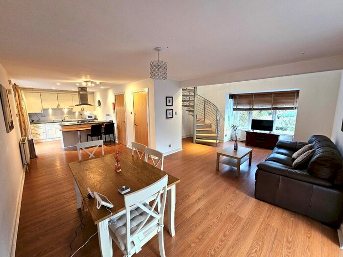 2 Bedroom End Of Terrace House To Rent In Queen's Lane South, City Centre, Aberdeen, AB15