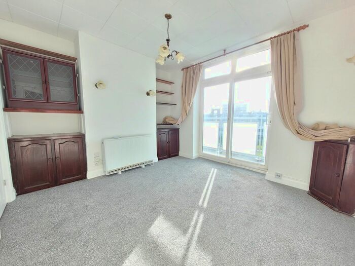 2 Bedroom Flat To Rent In Angel Close, Edmonton, N18