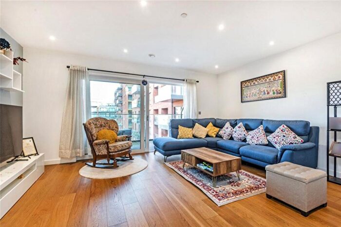 3 Bedroom Flat To Rent In Lismore Boulevard, Colindale, NW9