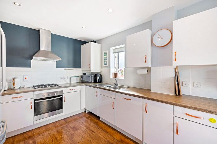 4 Bedroom End Of Terrace House For Sale In Ref: Gk - Donald Gardens, Hookwood, RH6