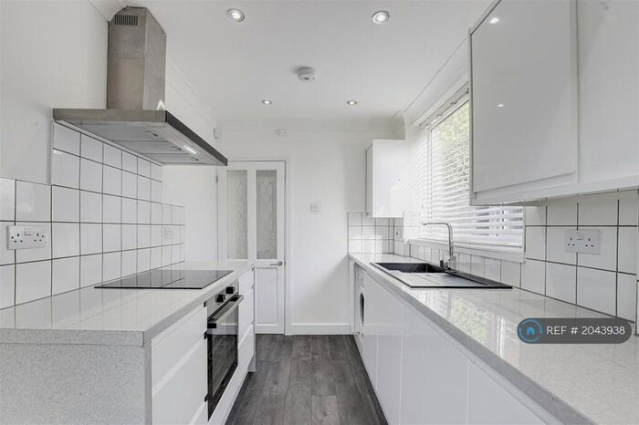 3 Bedroom Semi-Detached House To Rent In Hucknall Road, Nottingham, NG5