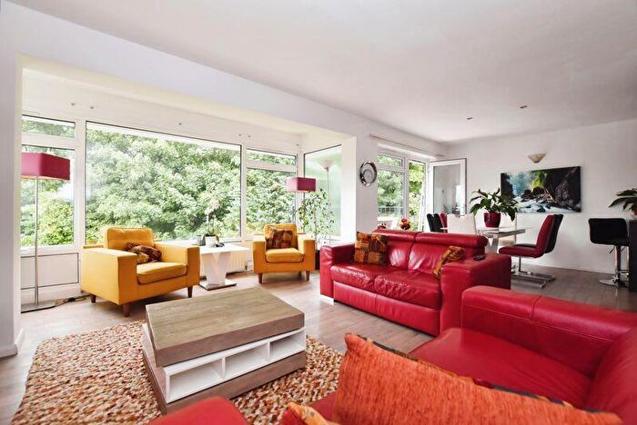 4 Bedroom Detached House For Sale In Devizes Road, Salisbury, SP2