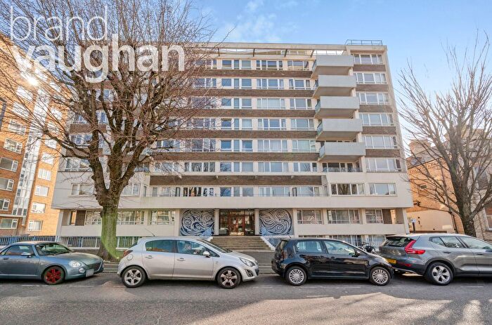 1 Bedroom Flat To Rent In Bowen Court -, The Drive, Hove, BN3