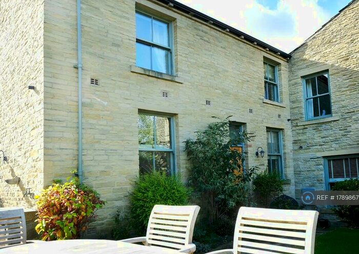 3 Bedroom Semi-Detached House To Rent In Anchor Place, Brighouse, HD6