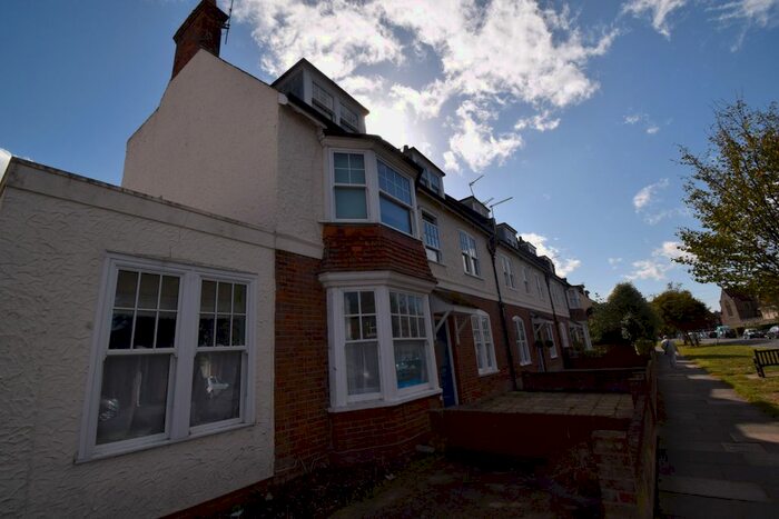 1 Bedroom Flat To Rent In Flat, Collingwood Court, Old Road, Frinton-On-Sea, CO13