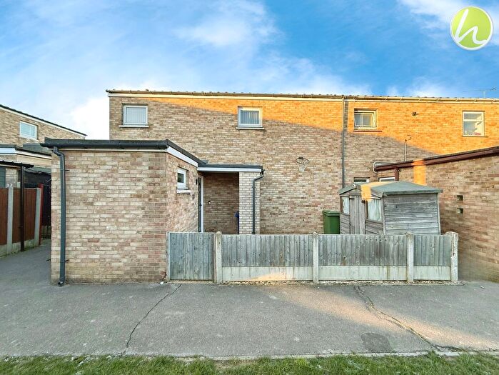 3 Bedroom Semi Detached House For Sale In Crawley Close, Corringham, SS17