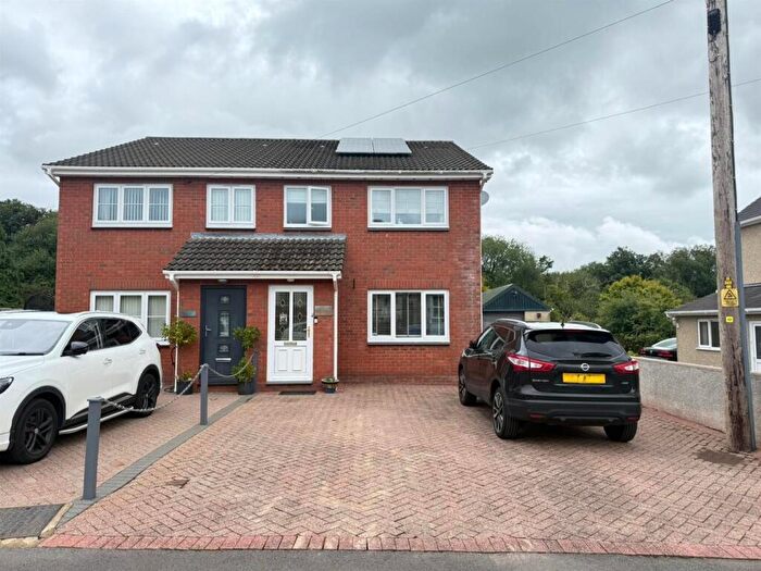 3 Bedroom Semi-Detached House For Sale In Pantyffynnon Road, Ammanford, SA18