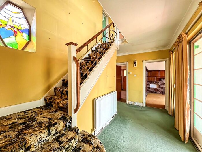 3 Bedroom Detached House For Sale In Bitterne Way, Southampton, Hampshire, SO19