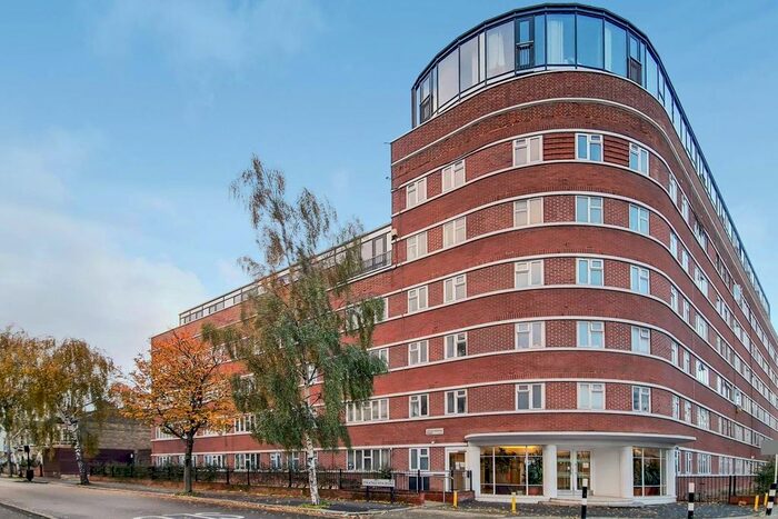 2 Bedroom Flat To Rent In Sandhurst Court, Brixton, London, SW2