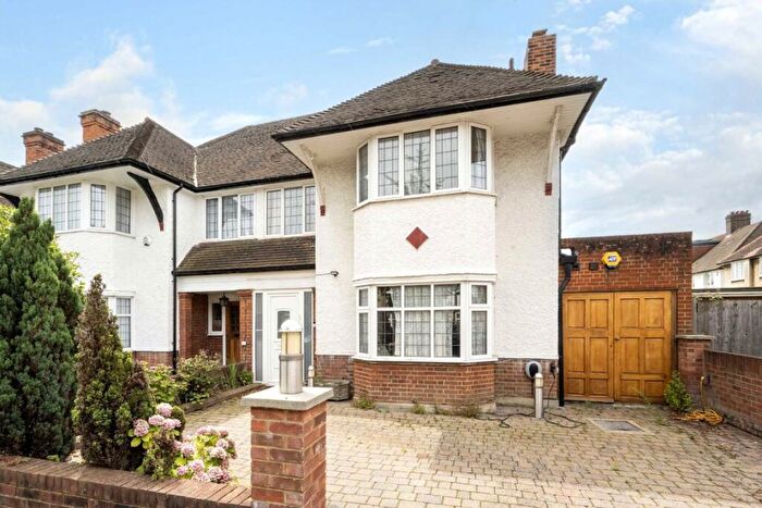5 Bedroom House For Sale In The Ridgeway, Finchley, N3