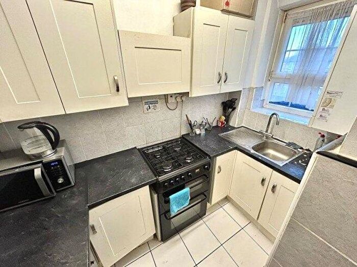 2 Bedroom Flat To Rent In Willis House, Hale Street, E14