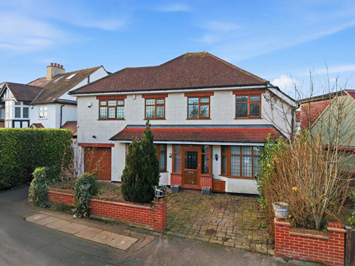 4 Bedroom Detached House For Sale In Brooklyn Avenue, Loughton, IG10