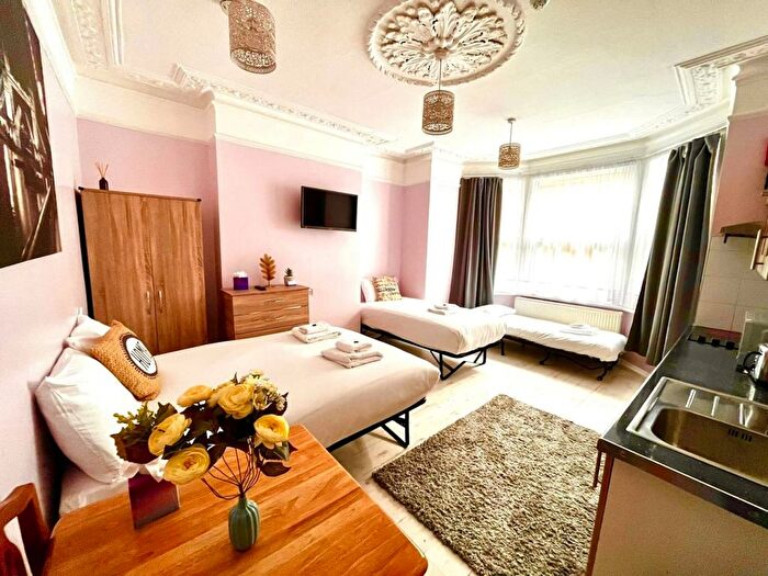 1 Bedroom Studio To Rent In Green Lanes, London, N4