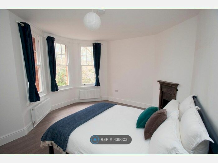 3 Bedroom Flat To Rent In Priory Road, London, N8