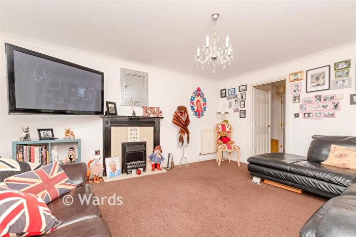 3 Bedroom Town House For Sale In Warwick Way, Dartford, Kent, DA1