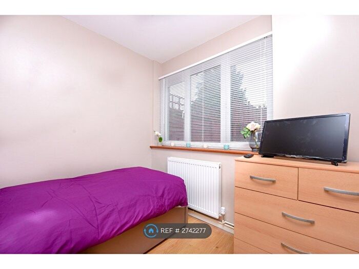 5 Bedroom Detached House To Rent In Swasdale Road, Luton, LU3