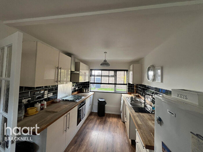 4 Bedroom Semi-Detached House To Rent In Vandyke, Bracknell, RG12