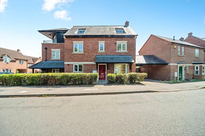 4 Bedroom Detached House For Sale In Southland Drive, Bletchley, Milton Keynes, Buckinghamshire, MK2