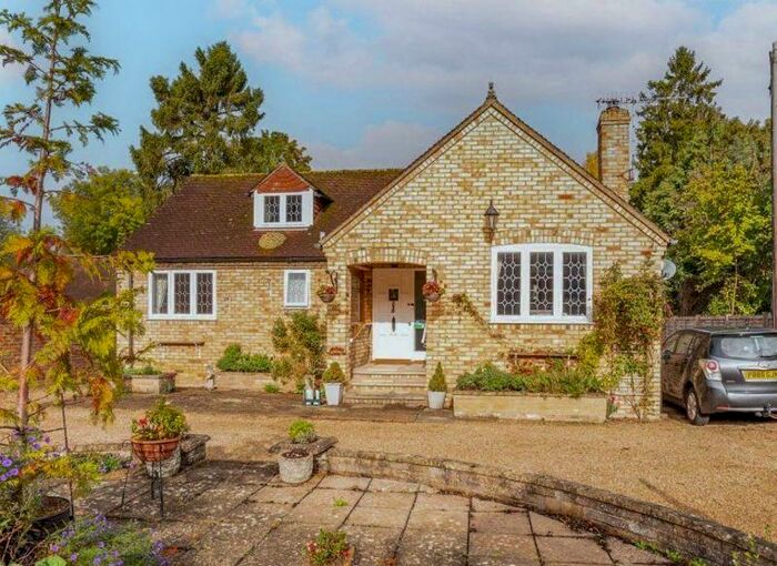 Properties for sale in SL8, Bourne End, Well End, Buckinghamshire