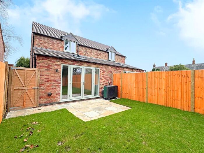 2 Bedroom Semi-Detached House For Sale In Old Lincoln Road, Caythorpe, Grantham, NG32