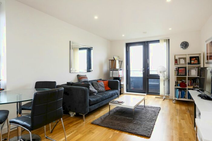 2 Bedroom Flat To Rent In Chartfield Avenue, London, SW15