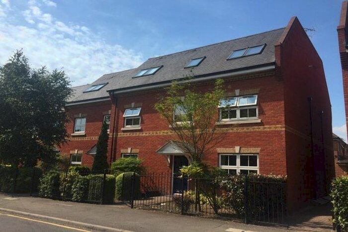 1 Bedroom Flat To Rent In Victoria Mews, Egham, TW20