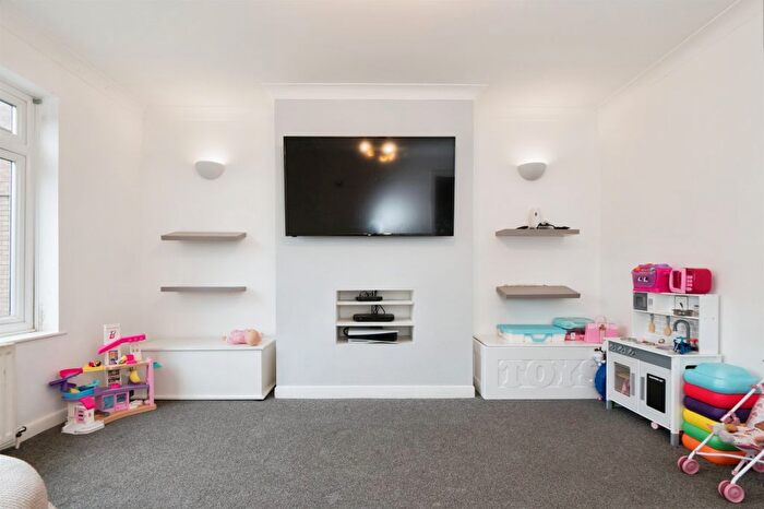 3 Bedroom Detached House For Sale In Mapleton Road, Hedge End, Southampton, SO30