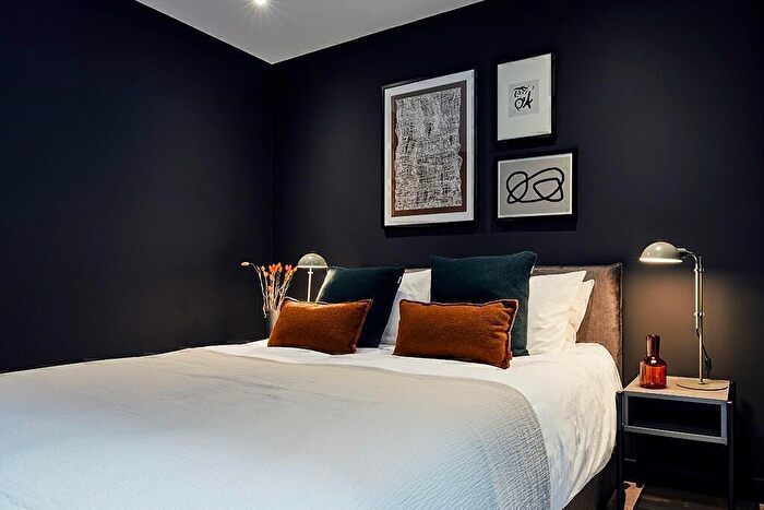 2 Bedroom Flat To Rent In Clyde Place, Glasgow, G5