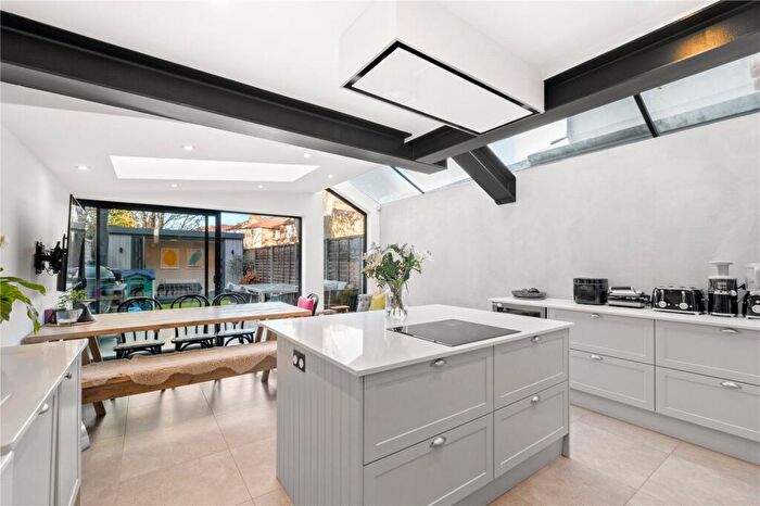 5 Bedroom Terraced House For Sale In Hydethorpe Road, London, SW12