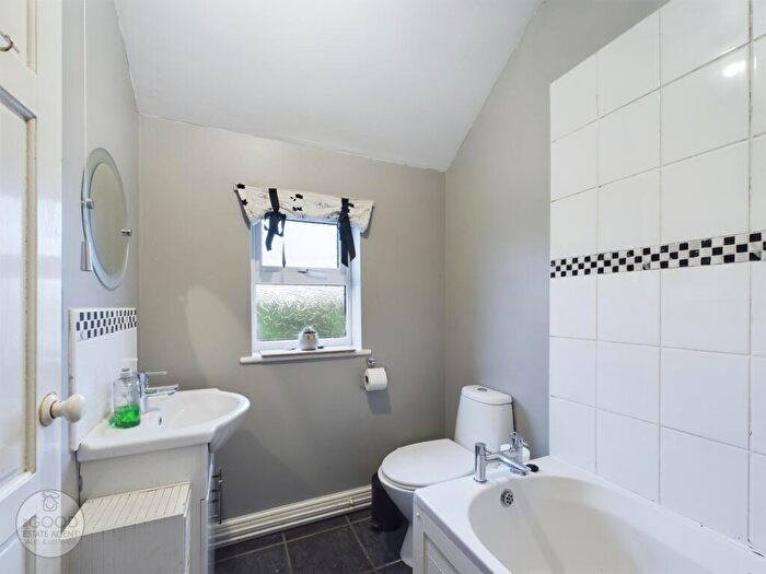 2 Bedroom Detached House For Sale In Portway, Hereford, HR4