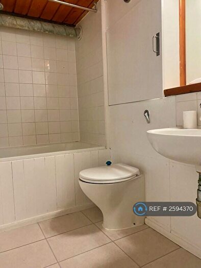 2 Bedroom Flat To Rent In Fairfield Road, London, E3