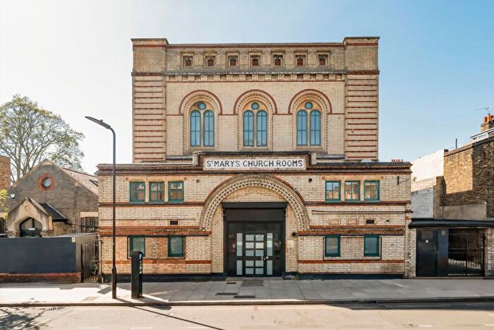 2 Bedroom Flat For Sale In Defoe Road, Stoke Newington, N16